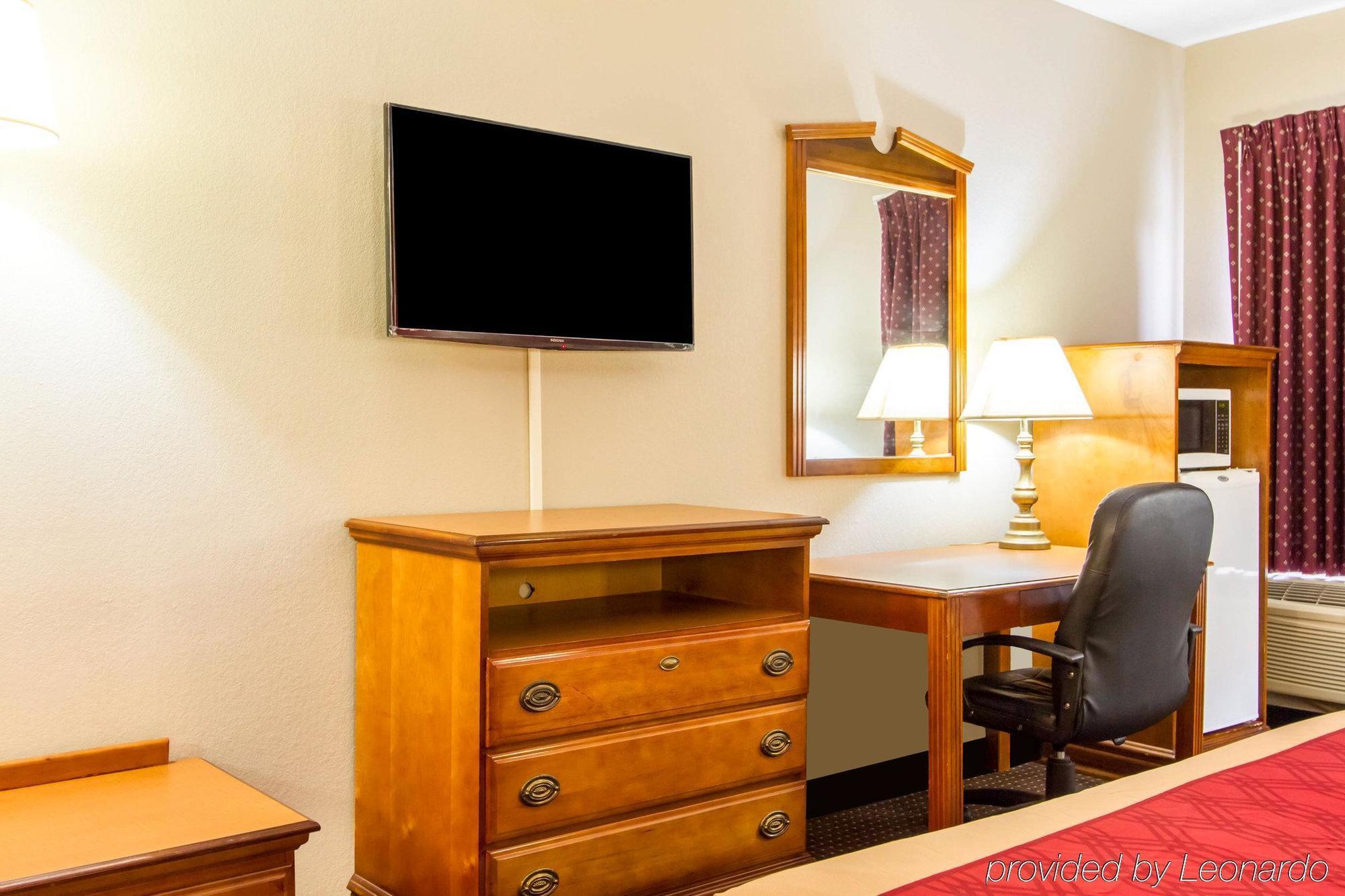 Americas Best Value Inn Opelika Exteriör bild