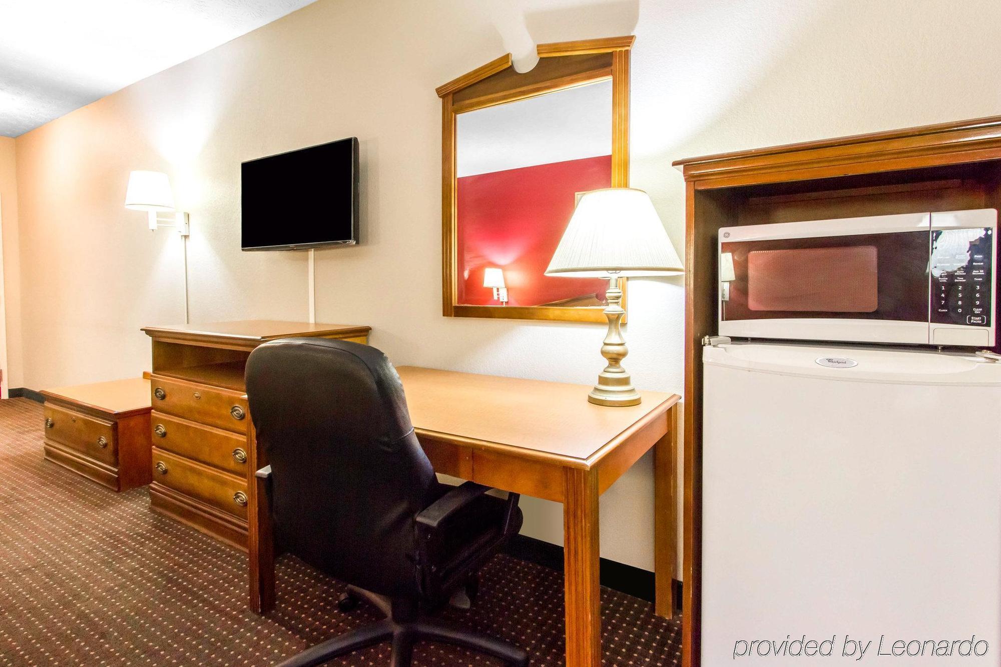 Americas Best Value Inn Opelika Exteriör bild
