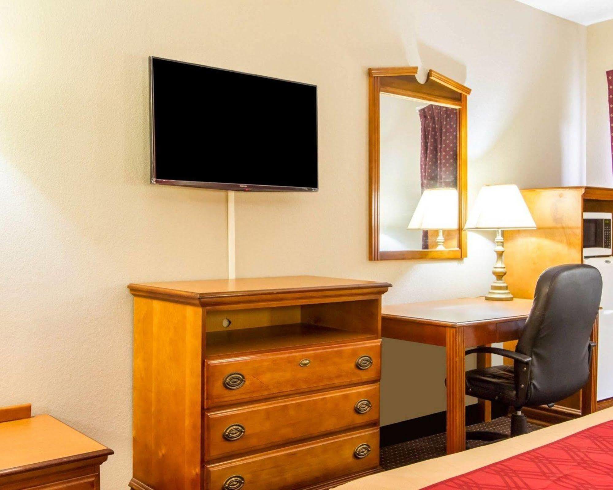 Americas Best Value Inn Opelika Exteriör bild