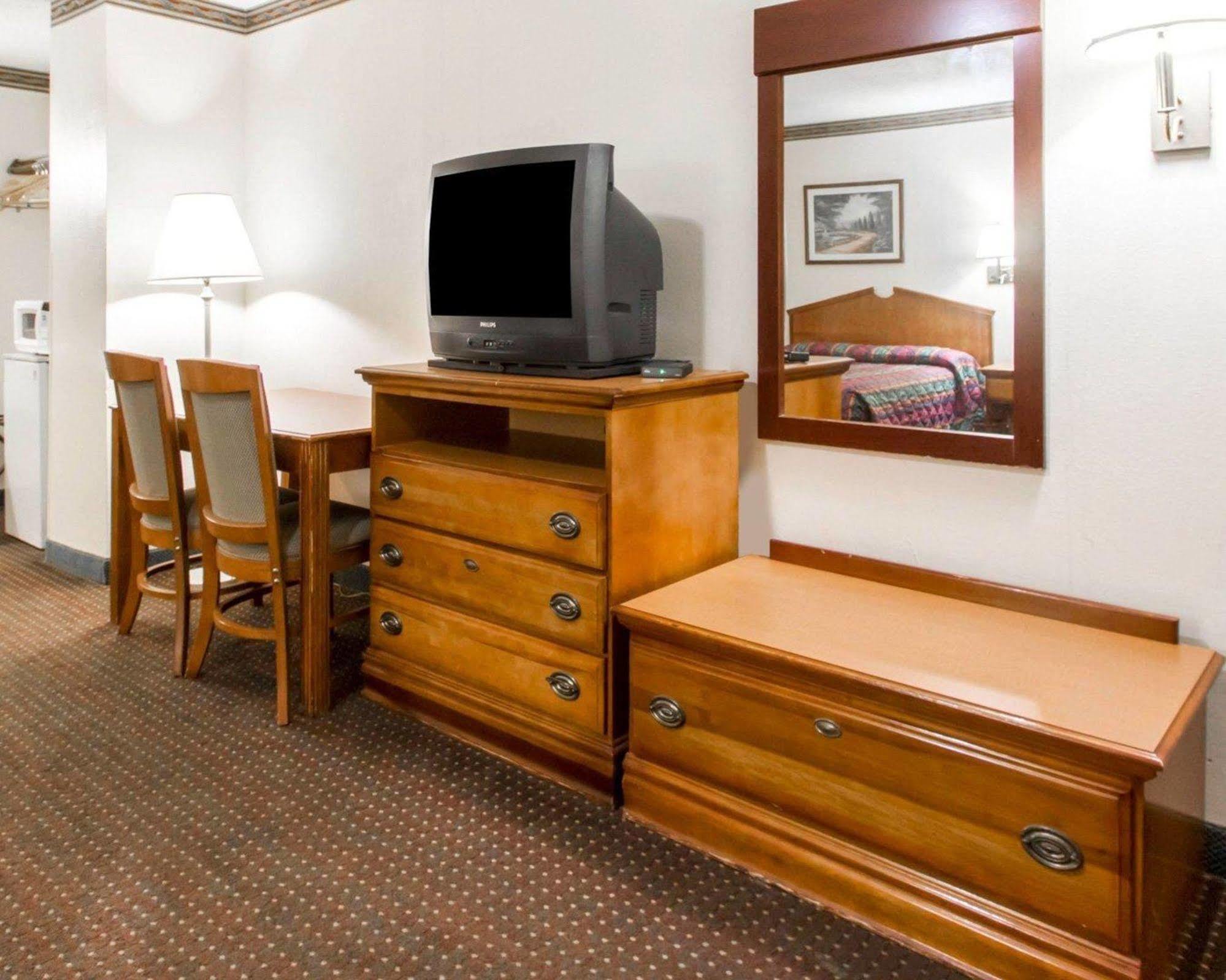 Americas Best Value Inn Opelika Exteriör bild